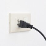 Een potlood in je stopcontact: de obscure fix voor losse stekkers