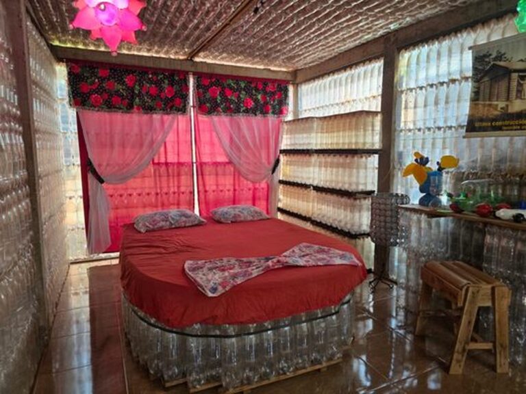 Plastic flessen onder je bed: waarom ontruimers dit altijd controleren