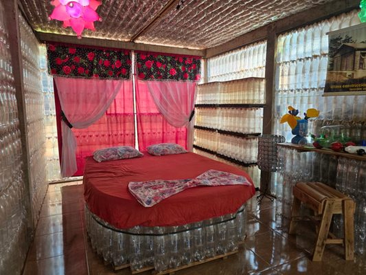 Plastic flessen onder je bed: waarom ontruimers dit altijd controleren