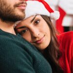 Психолог объясняет: почему мы спешим в отношениях в декабре