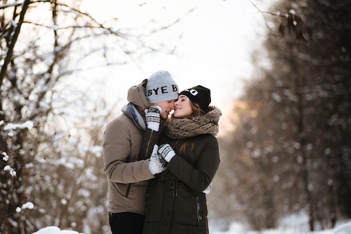 Психолог объясняет: почему мы спешим в отношениях в декабре - image 2