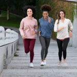 Vrouwen 50+ kiezen massaal voor dit in plaats van de sportschool