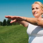 Vrouwen 50+ ontdekken waarom dit beter werkt dan elke gym