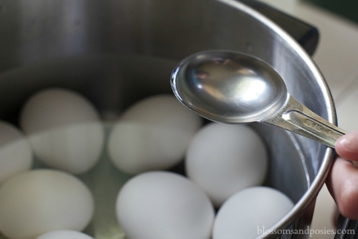 Waarom chefkoks altijd azijn toevoegen aan kokend water met eieren - image 1