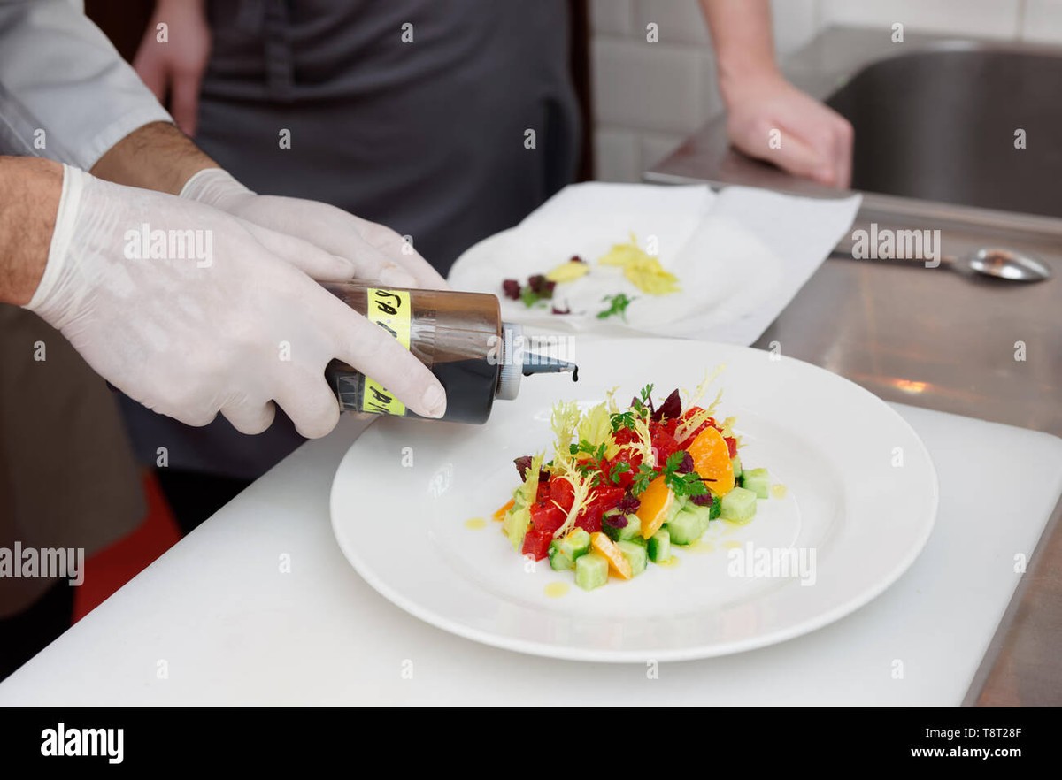 Waarom chefkoks altijd azijn toevoegen aan kokend water met eieren - image 2