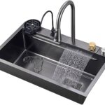 Waarom je een plastic zak in je gootsteen moet stoppen