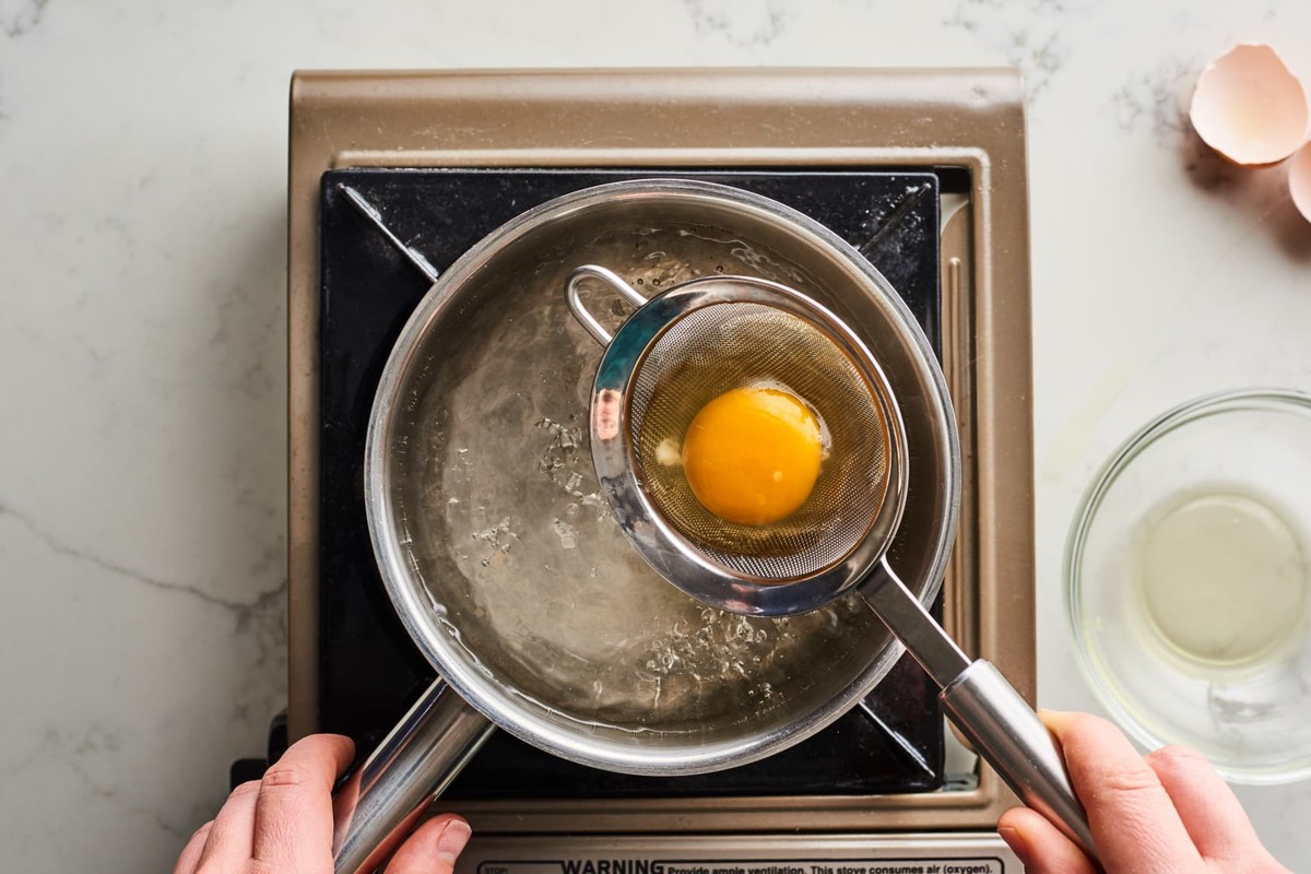 Waarom koks altijd azijn toevoegen aan kokend water met eieren - image 2