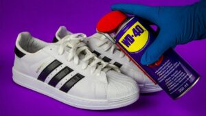WD-40 op je schoenen? Het wintergeheim dat fabrikanten verzwijgen