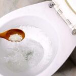 Zout in je toiletpot: waarom loodgieters dit elke week doen