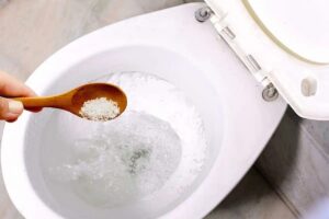 Zout in je toiletpot: waarom loodgieters dit elke week doen
