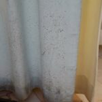 Zout op je gordijnen: de onverwachte truc tegen vocht in je slaapkamer